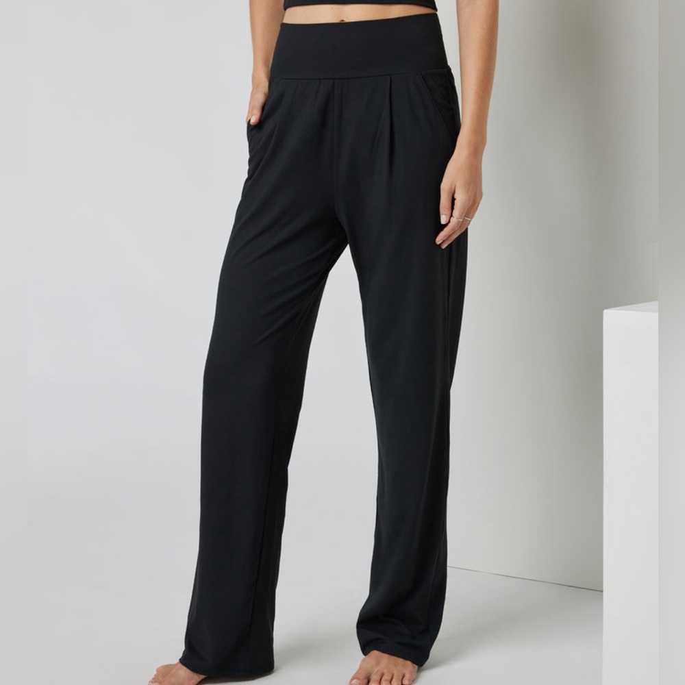 Vuori Lux At Ease Straight M NWT